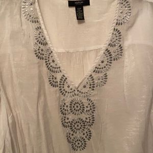 Ladies  2 pc Top with Shell